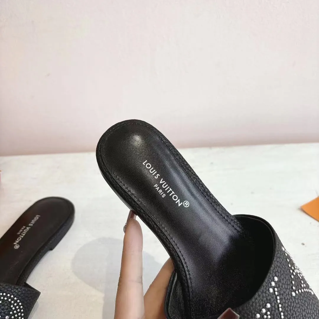 👟👟Ex-factory price 360👟👟 2025Lv rivet series slippers 35-43 available in seven colors